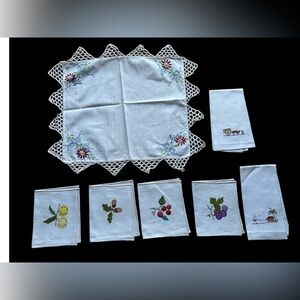 Vintage 7 pieces Spring Themed Mismatched Linens lot